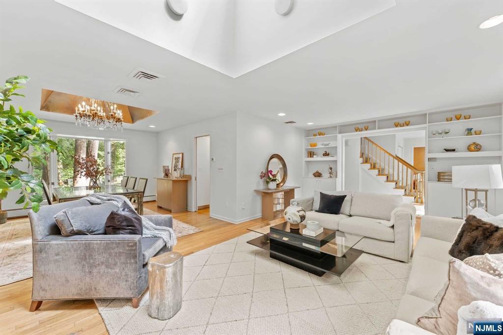 341 Maple Street