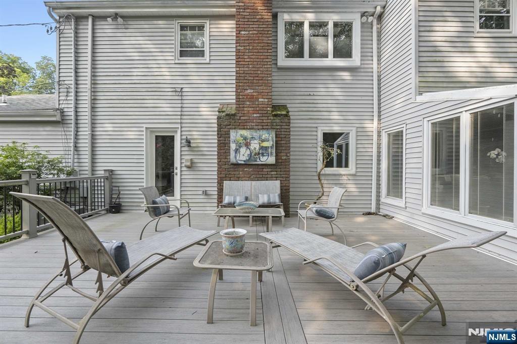341 Maple Street