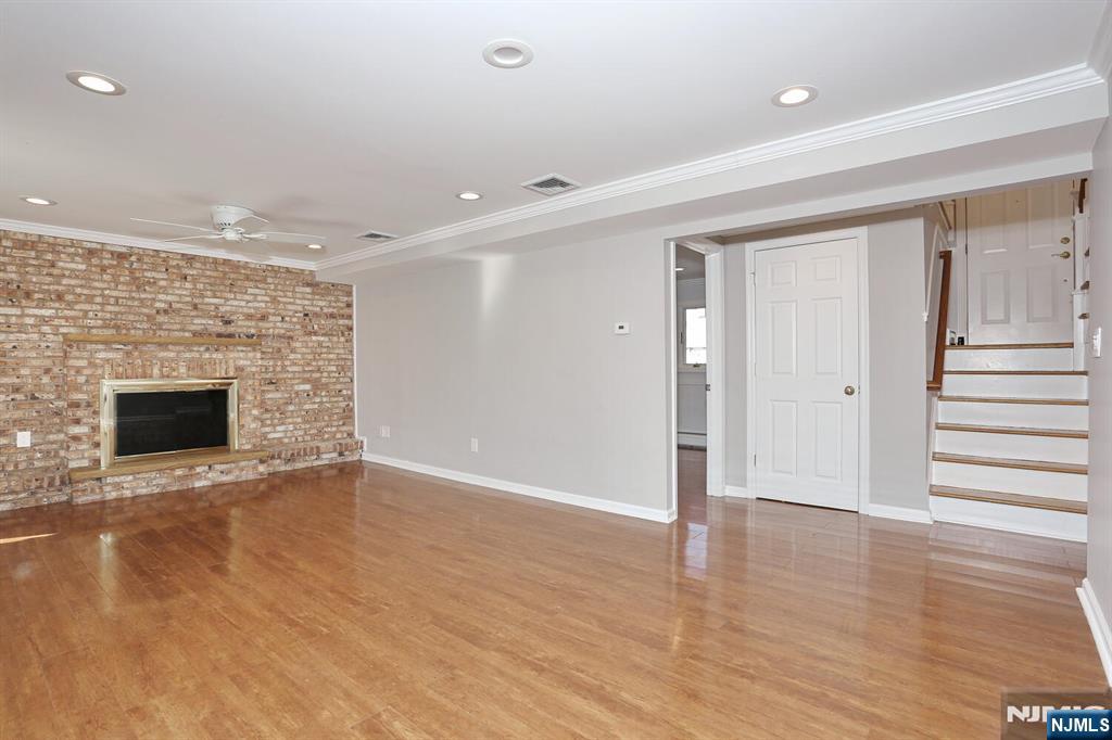 945 Woodland