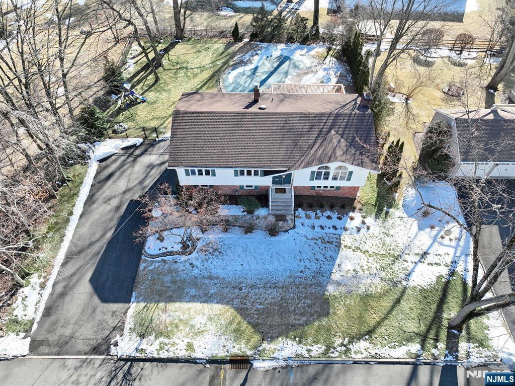 945 Woodland