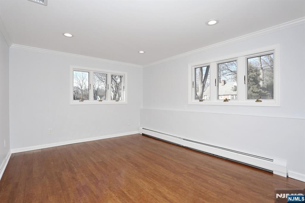 945 Woodland