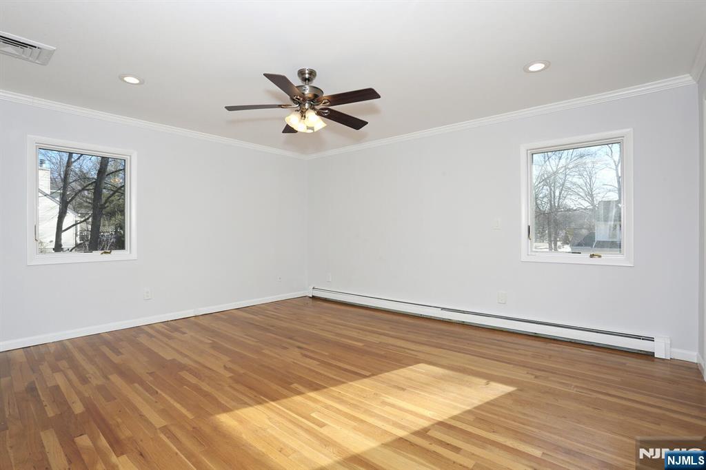 945 Woodland