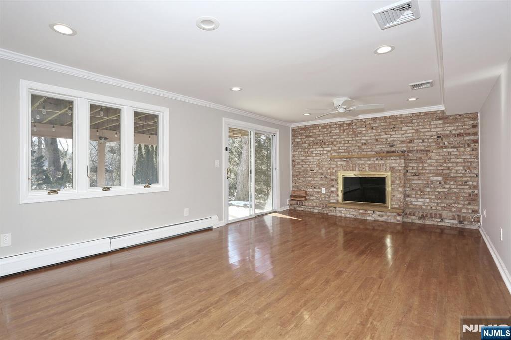 945 Woodland