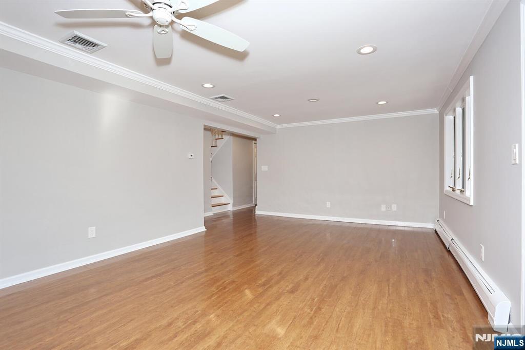 945 Woodland