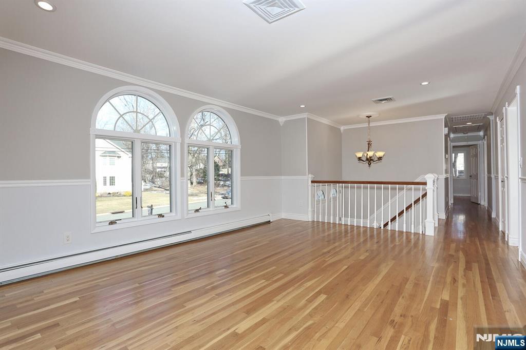 945 Woodland