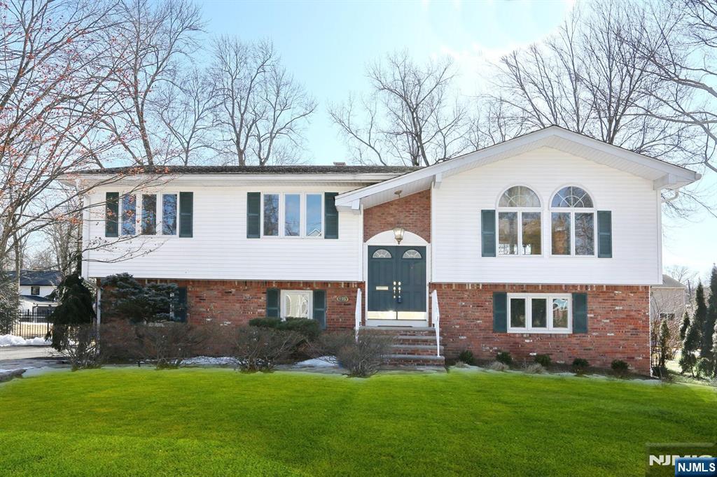 945 Woodland