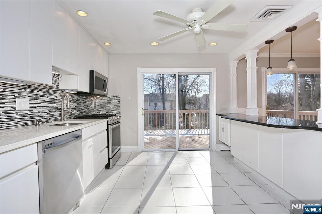 945 Woodland