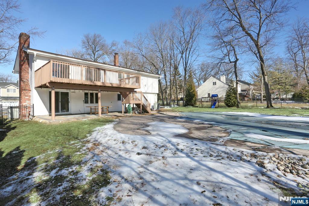 945 Woodland