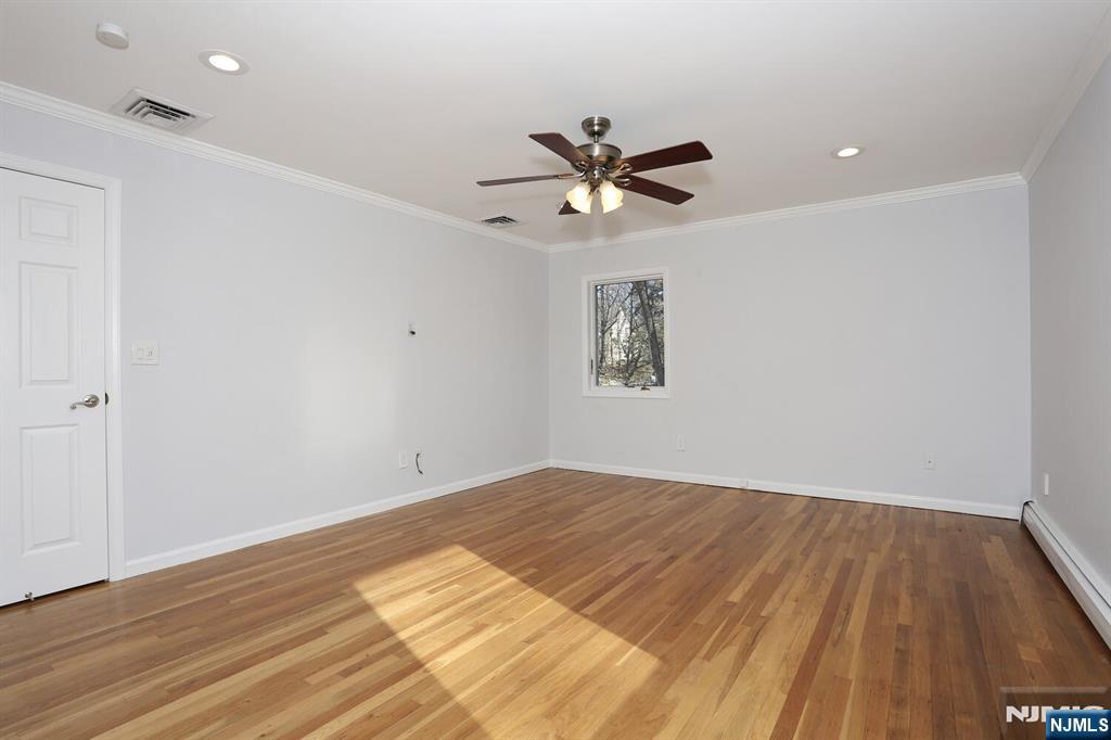 945 Woodland