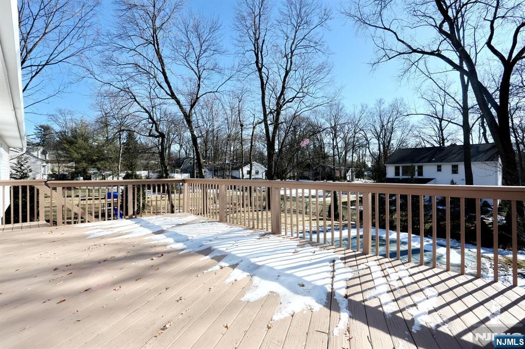 945 Woodland
