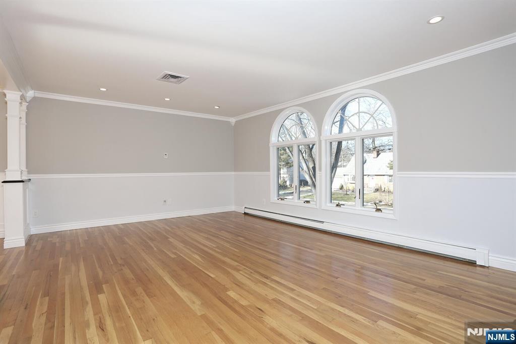 945 Woodland