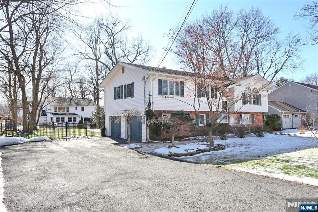 945 Woodland
