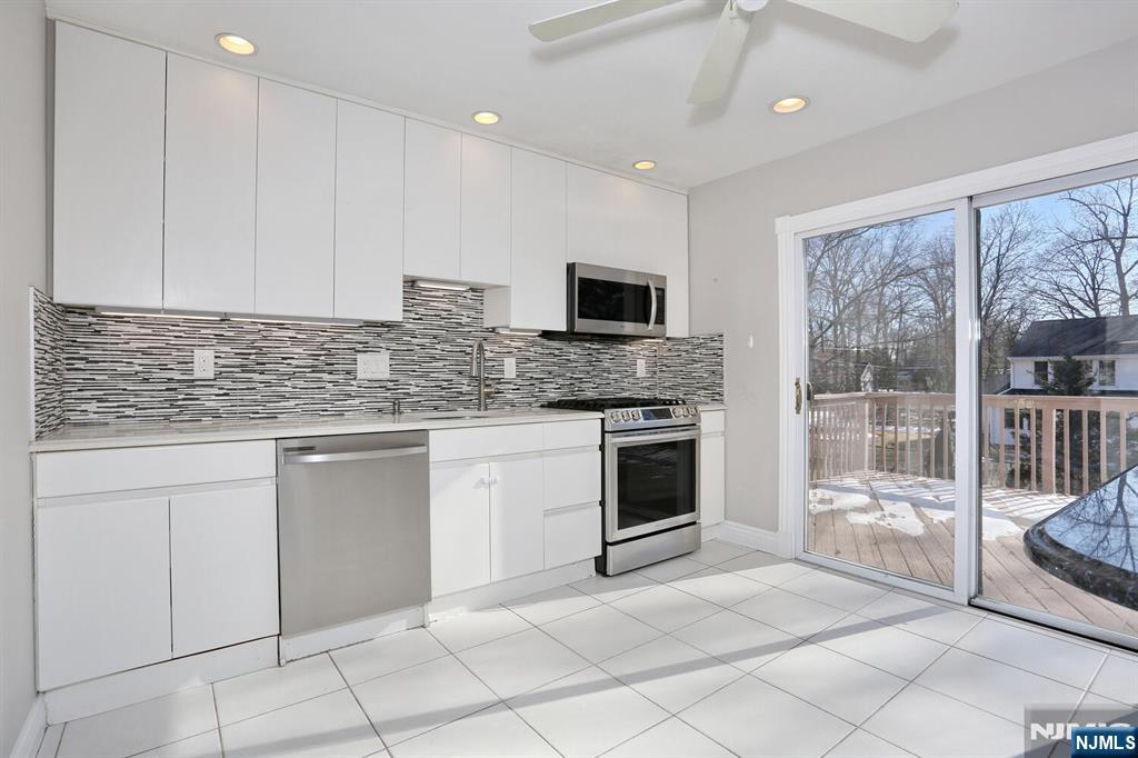 945 Woodland