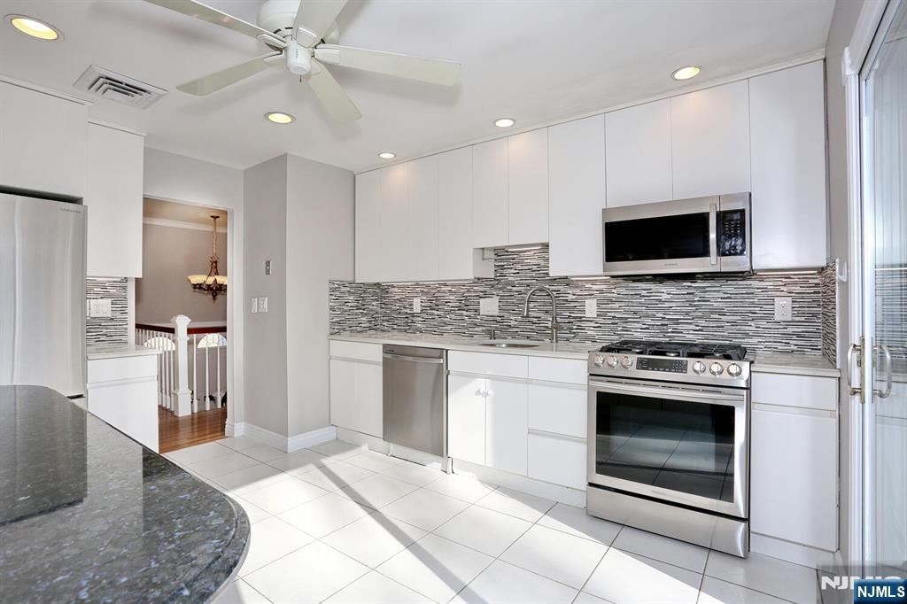 945 Woodland