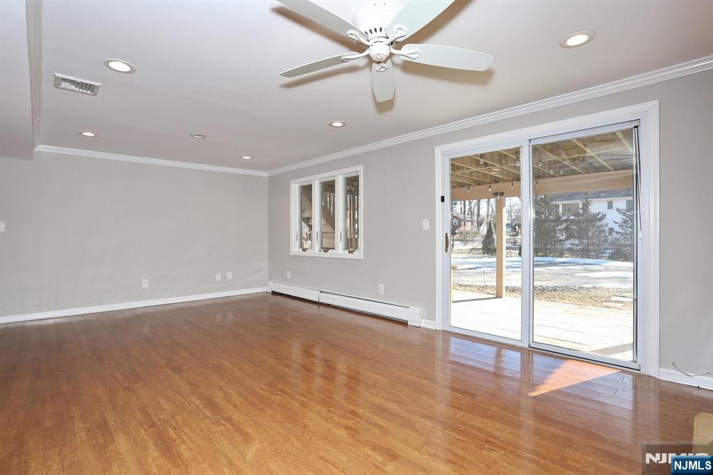 945 Woodland