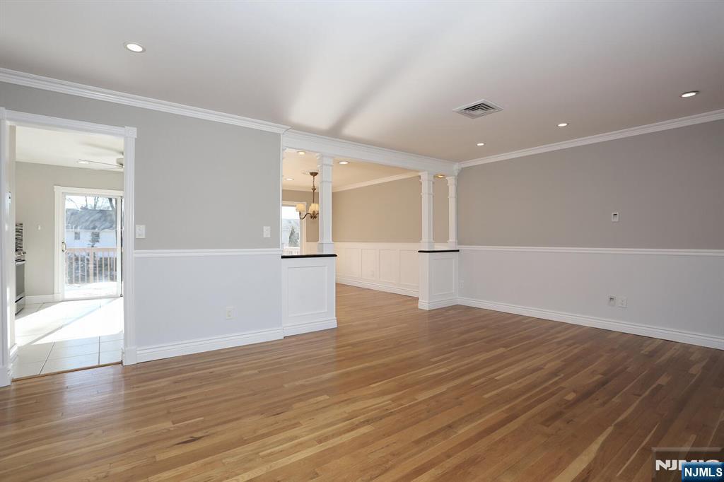 945 Woodland
