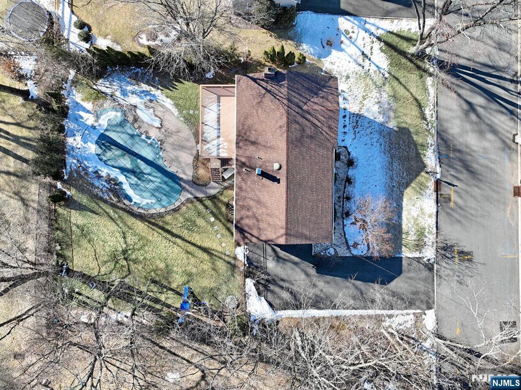 945 Woodland