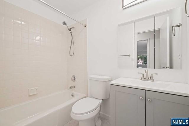 27 W Clinton Avenue 1M