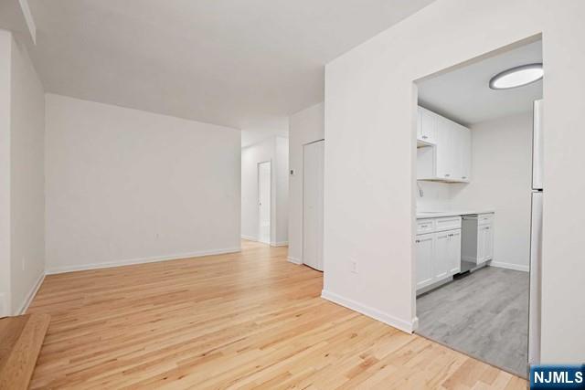 27 W Clinton Avenue 1M