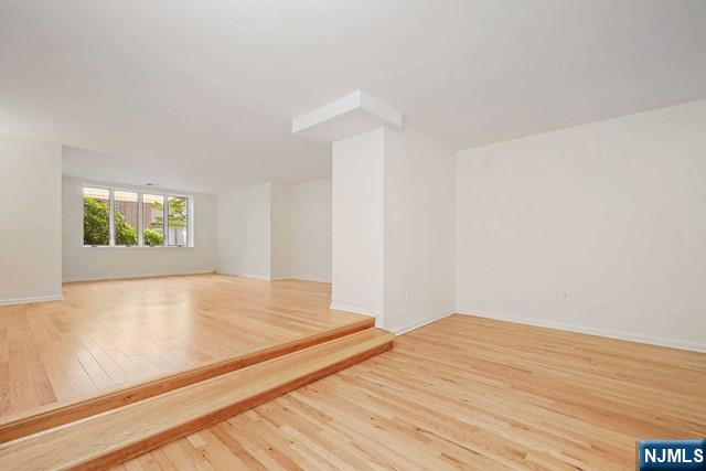 27 W Clinton Avenue 1M