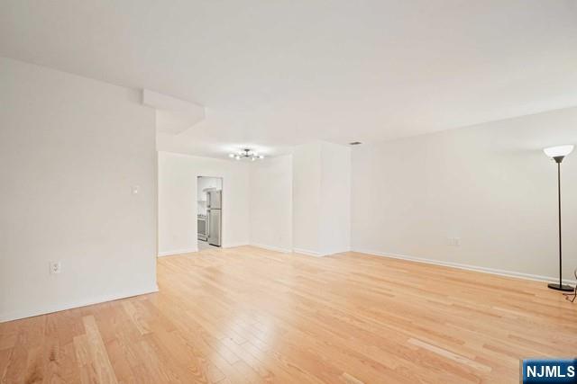 27 W Clinton Avenue 1M