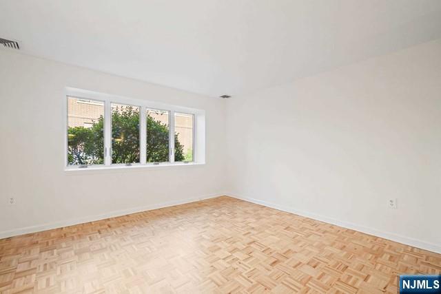 27 W Clinton Avenue 1M
