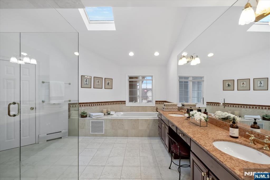 3 Kensington Court