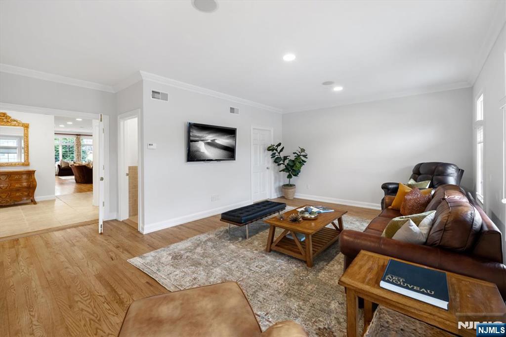 3 Kensington Court