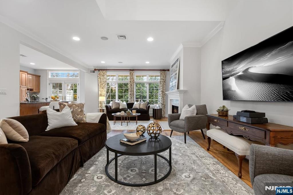 3 Kensington Court
