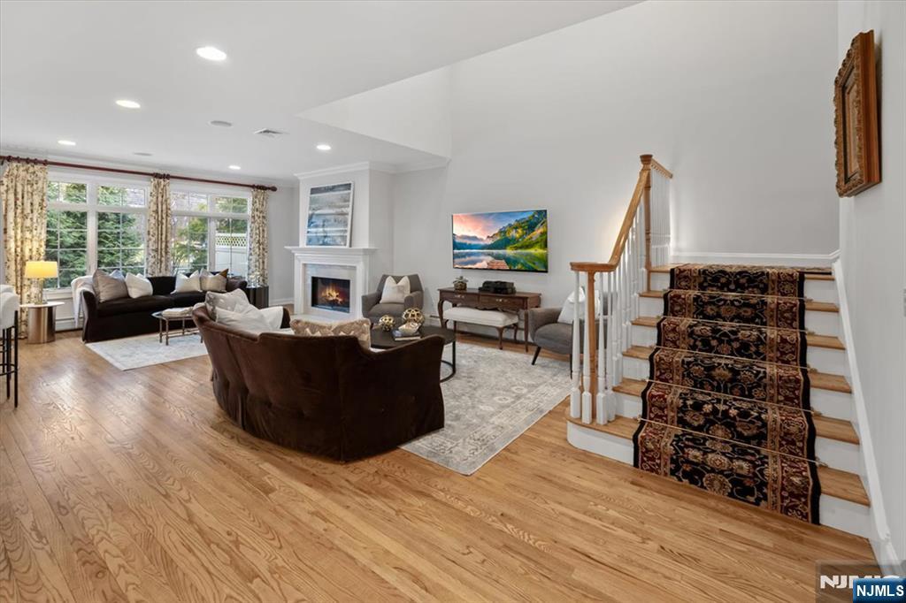 3 Kensington Court