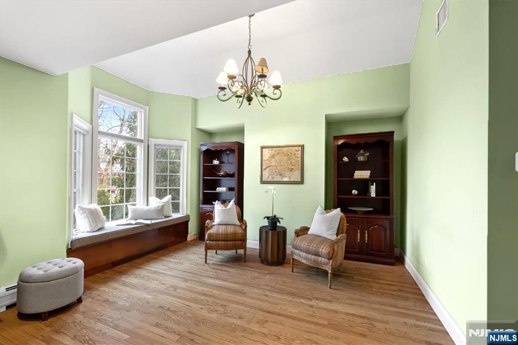 3 Kensington Court