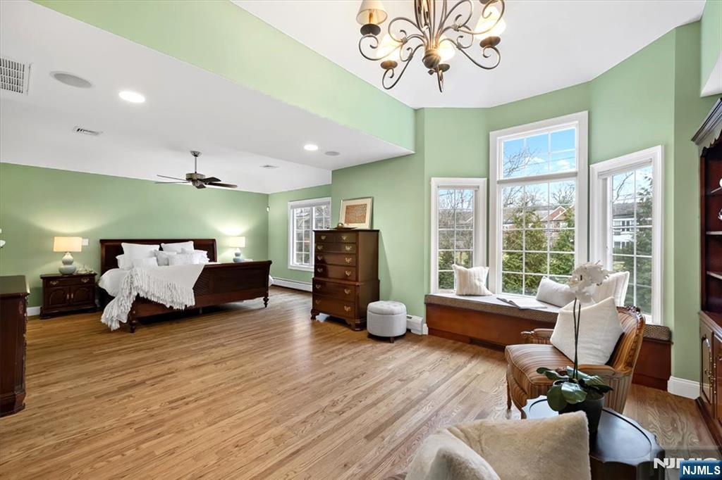 3 Kensington Court