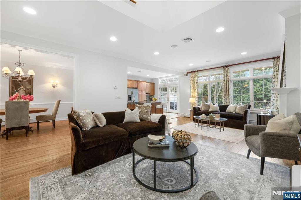 3 Kensington Court