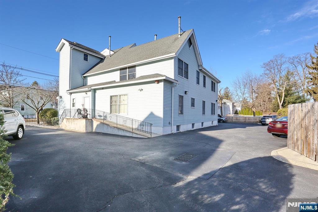 133 Center Street G7