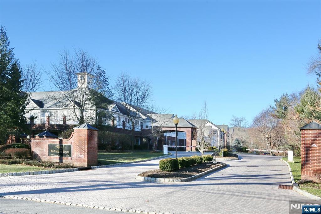 100 Ridgewood Road 105