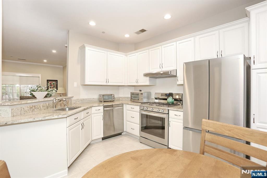 100 Ridgewood Road 105