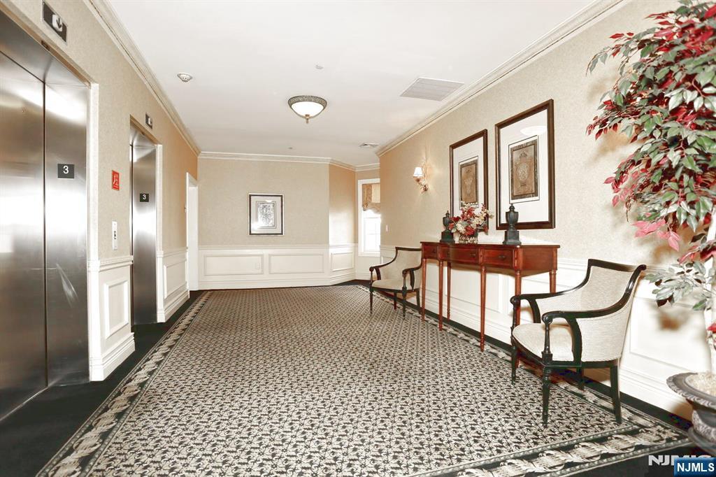 100 Ridgewood Road 105