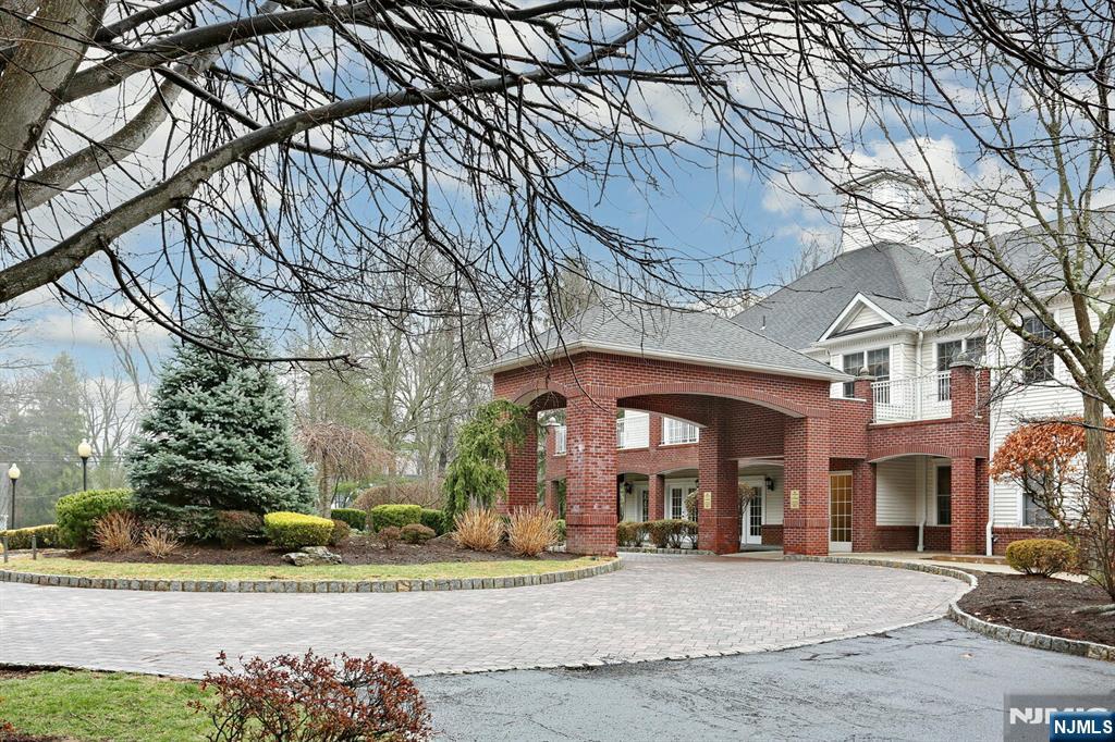 100 Ridgewood Road 105