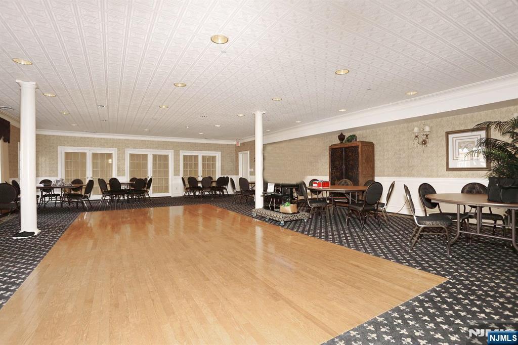 100 Ridgewood Road 105