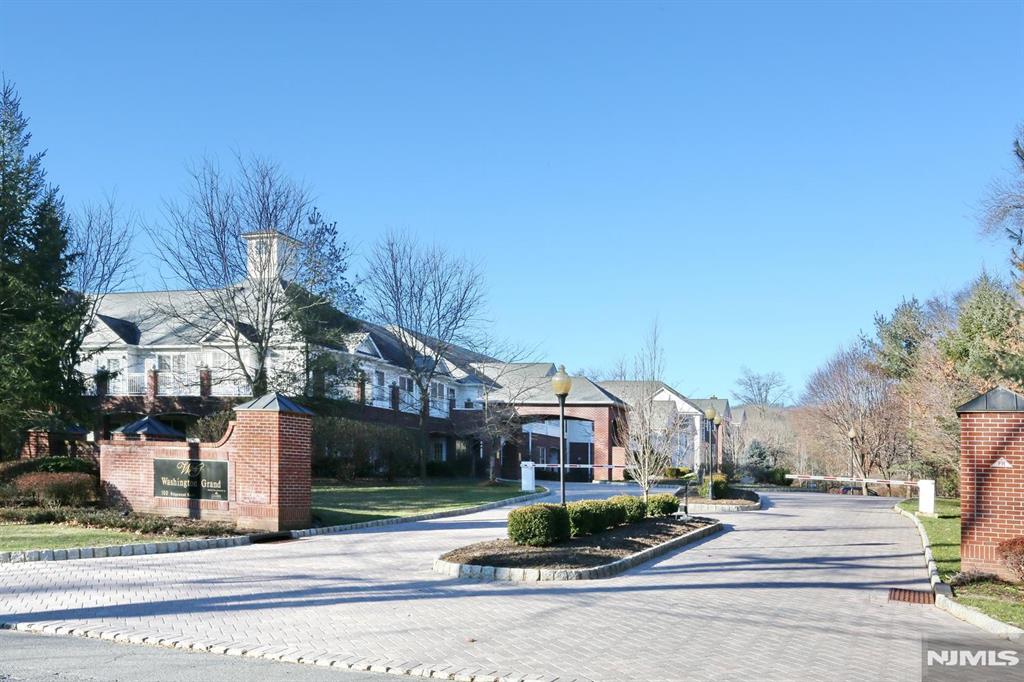 100 Ridgewood Road 105