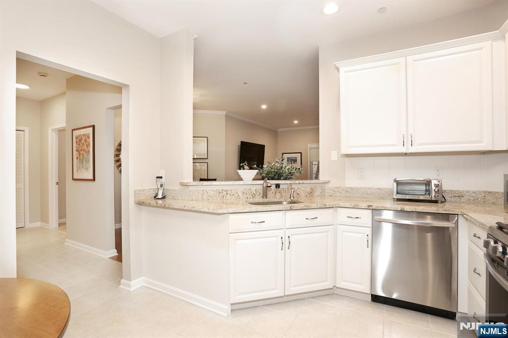 100 Ridgewood Road 105
