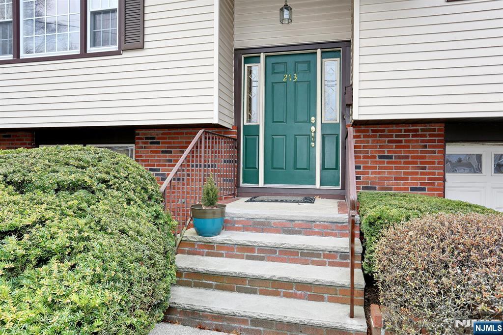 213 Lincoln Boulevard