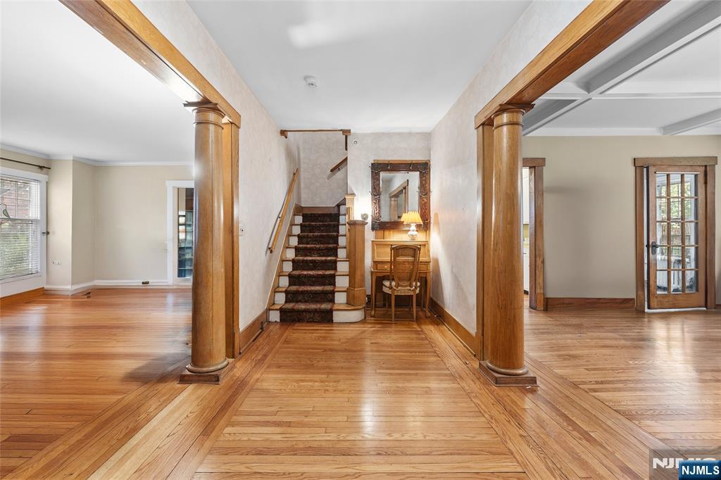 77 Highwood Avenue