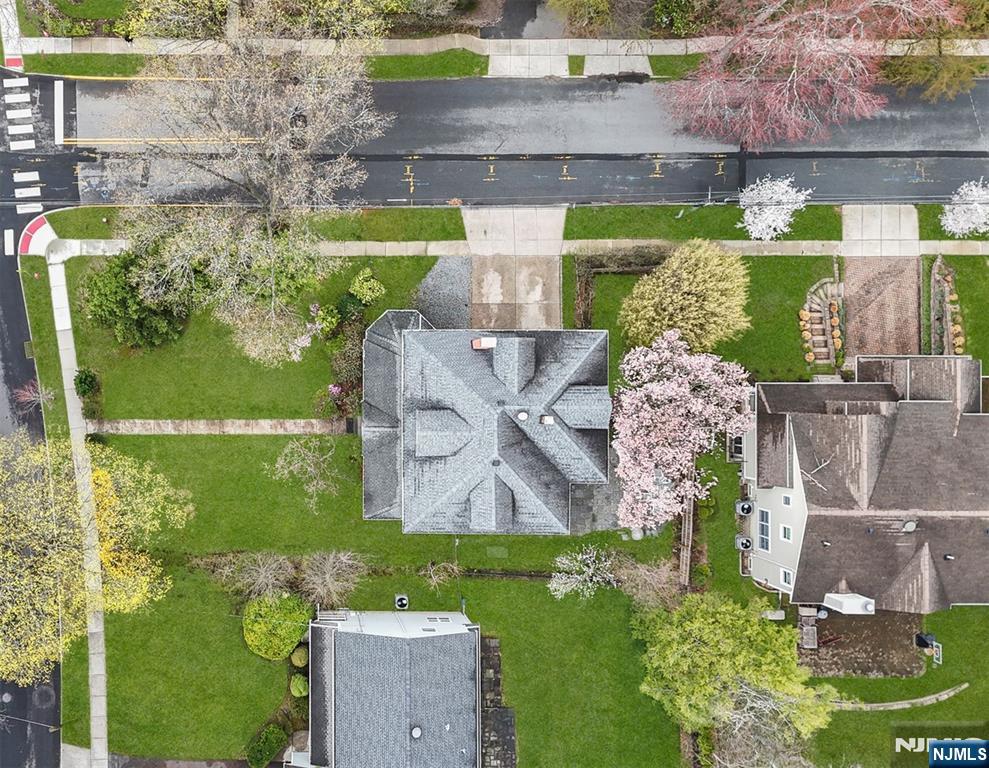 77 Highwood Avenue
