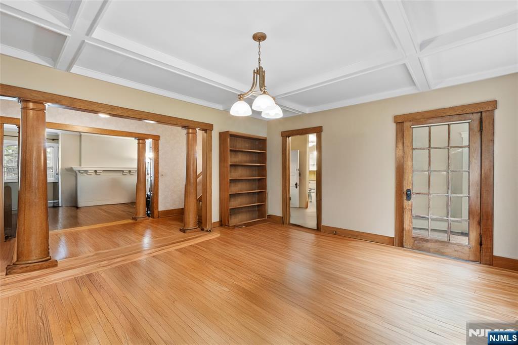 77 Highwood Avenue