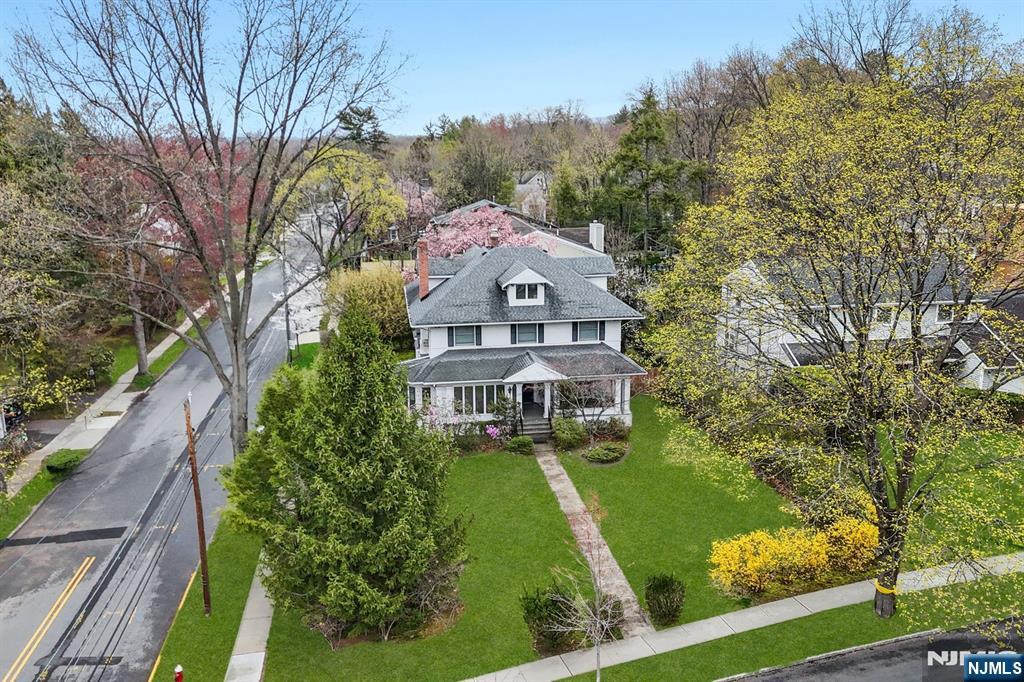 77 Highwood Avenue