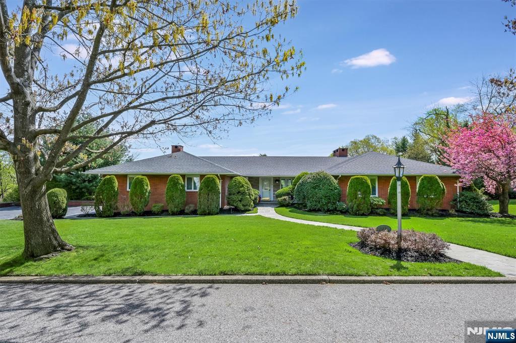798 East Drive
