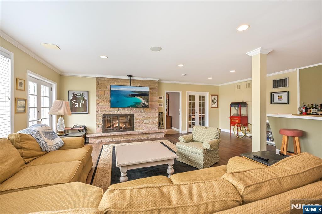 798 East Drive