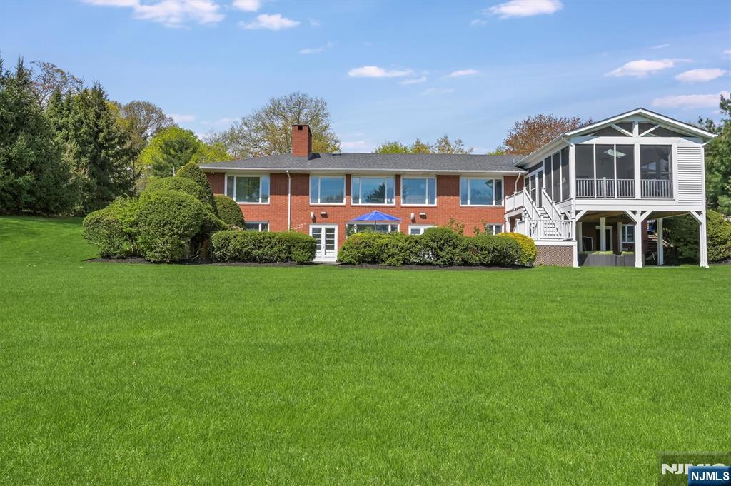 798 East Drive