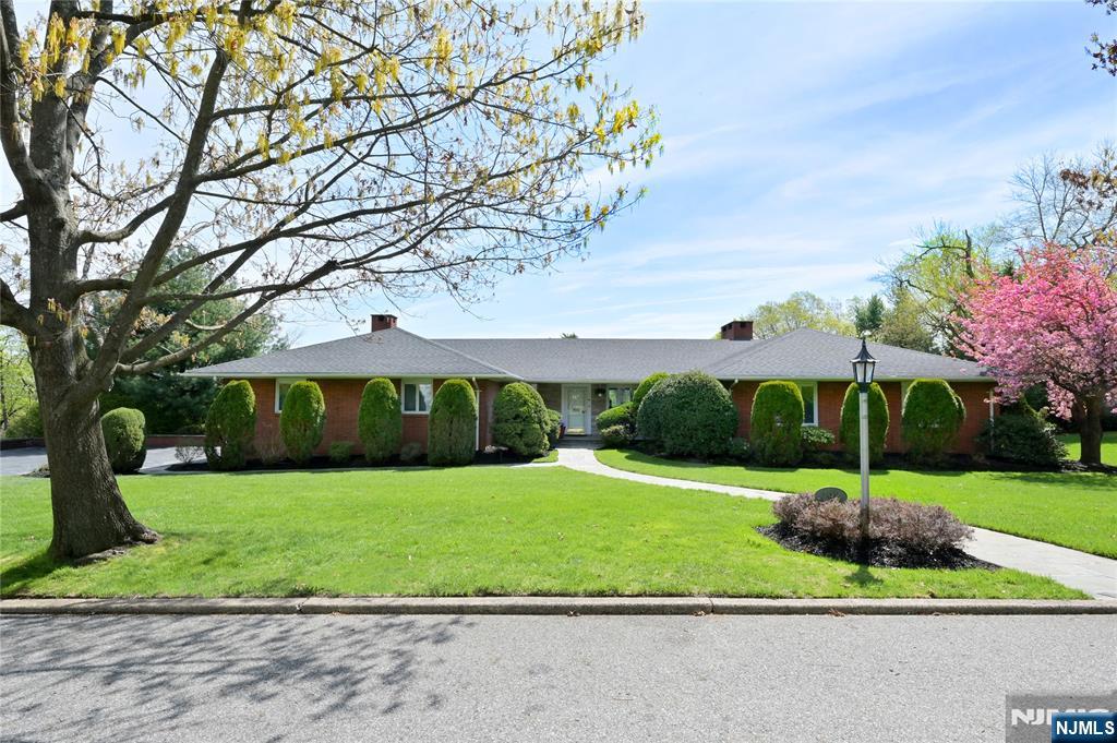 798 East Drive